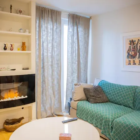 Piso Centrico En Apartamento *